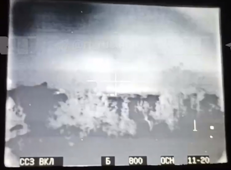 Ось що бачить екіпаж БМПТ "Терминатор" при стрільбі з використанням тепловізійного каналу, жовтень 2023 року, стоп-кадр з пропагандистського відео