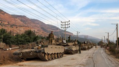 Колона ізраїльських бойових танків Merkava скупчена у верхній частині Галілеї на півночі Ізраїлю біля кордону з Ліваном, 11 жовтня 2023 року. (Jalaa MAREY / AFP)