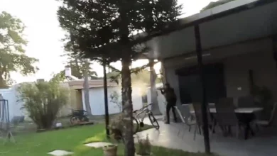 Терористи ХАМАС обстрілюють ізраїльських мирних жителів у Керем-Шаломі 7 жовтня 2023 року. (Знімок екрана/X)