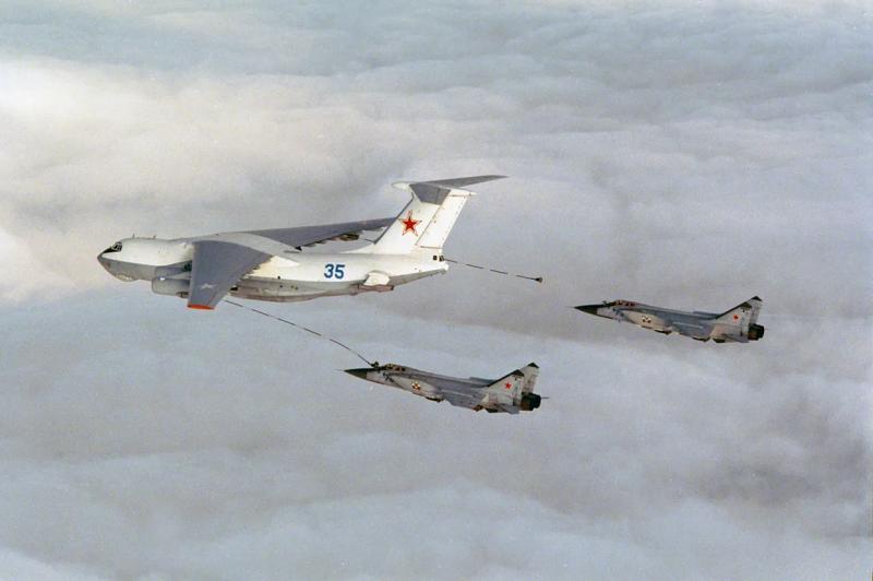 Ил-78 та пара МиГ-31