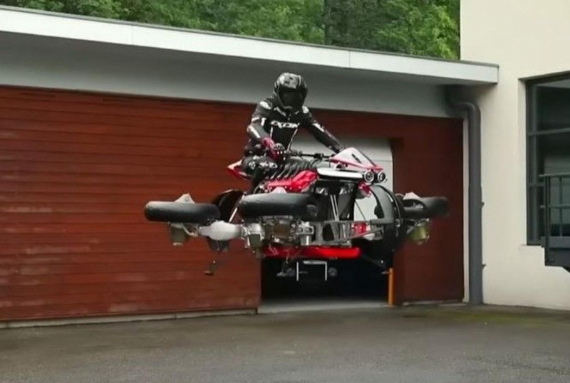електричний мотоцикл із реактивними двигунами LMV 496
