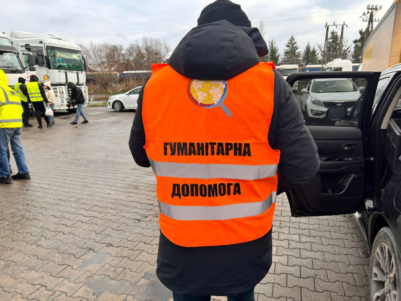 Штаб допомоги українським водіям: заблокованим на кордоні далекобійникам доставили необхідні продукти та ліки