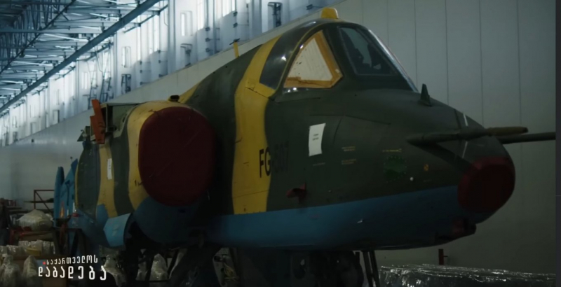 Су-25 із Конго проходить ремонт на потужностях Tbilisi Aircraft Manufacturing, грудень 2023 року, стоп-кадр з репортажу грузинського телебачення