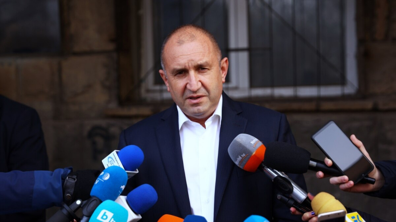 Болгарія не передаватиме 100 застарілих БТР до України: президент наклав вето - наскільки це критично