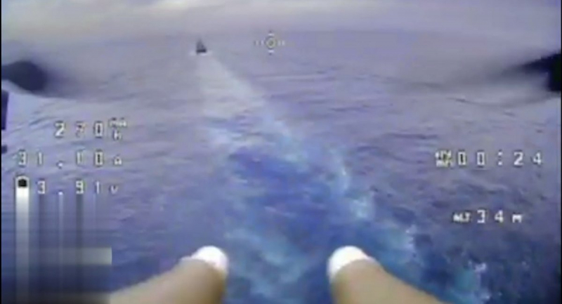 Рашисти відпрацьовують використання FPV-дронів-камікадзе проти морських цілей, грудень 2023 року, стоп-кадр з відео