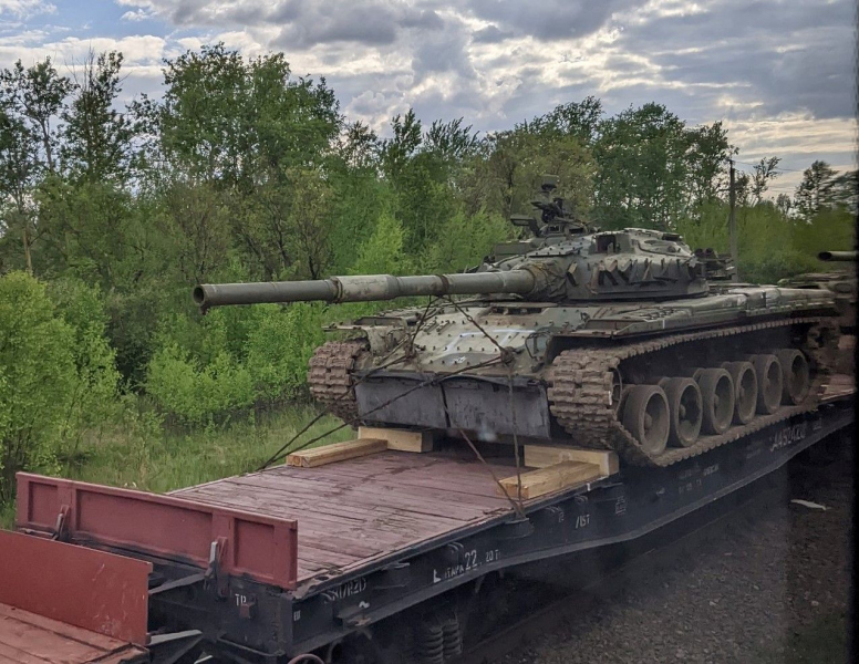 Процес перевезення розконсервованих рашистських Т-80БВ, ілюстративне фото з відкритих джерел
