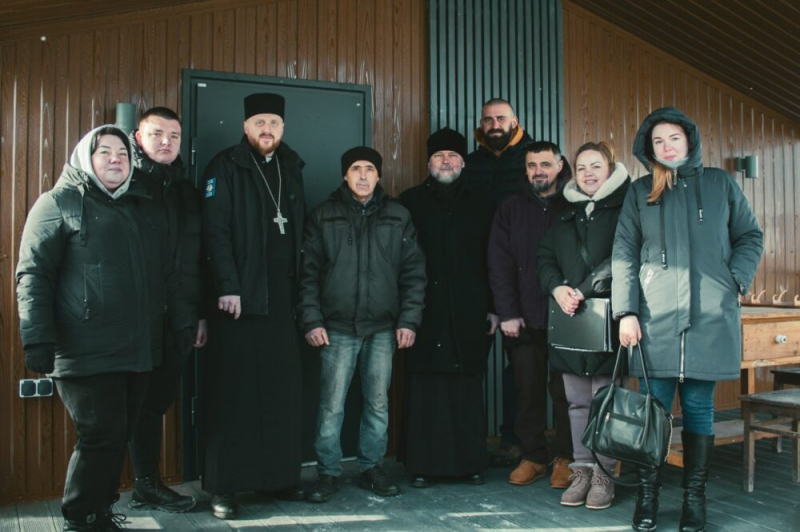 Екзарх Харківський освятив модульні будинки для людей, що втратили житло