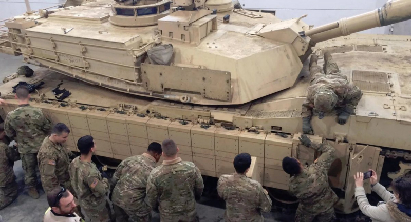 Установка блоків динамічного захисту M19 від ARAT-1 на M1 Abrams, ілюстративне фото від US Army