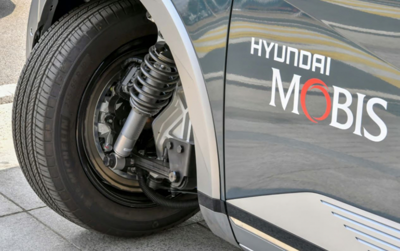 Hyundai Ioniq 5 умеет ездить боком и разворачиваться на месте с помощью системы вращающихся колес