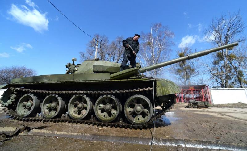 Авторитетний IISS порахував скільки РФ відновлює танків та інших бронемашин на рік