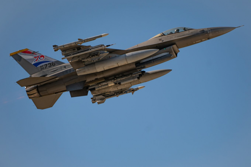 150 млн євро на боєприпаси до українських F-16 від Нідерландів: скільки це в AIM-120