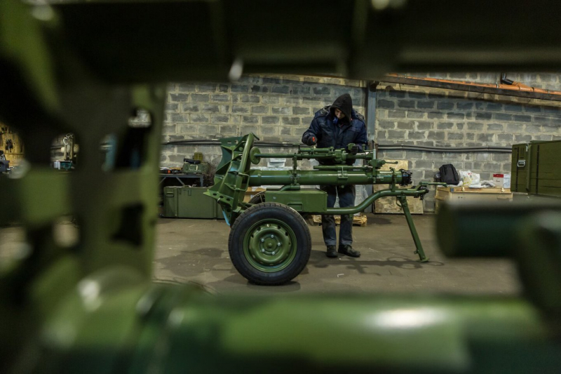 Процес виробництва 120-мм мінометів для ЗСУ, фото - Oksana Parafeniuk for The Washington Post