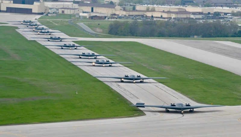 "Прогулянка слонів" за участі 12 B-2 Spirit, квітень 2024 року, фото – US Air Force