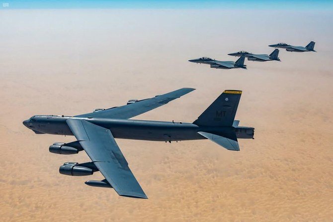 Винищувачі F-15 ВПС Саудівської Аравії супроводжують B-52H ВПС США, ілюстративне фото з відкритих джерел
