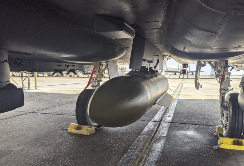 GBU-72 під фюзеляжем F-15E Strike Eagle