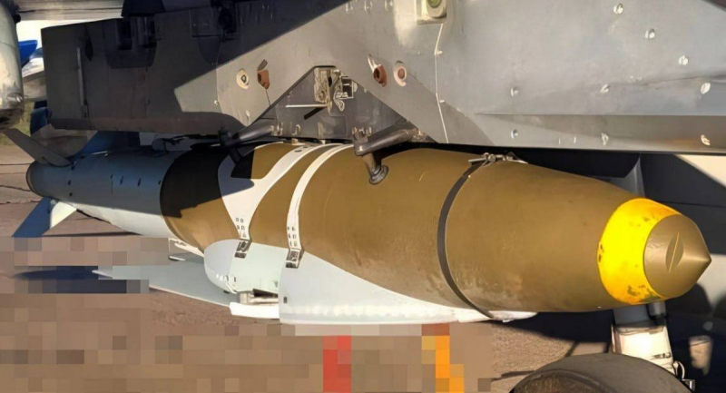 Керована авіабомба JDAM-ER під крилом українського МіГ-29, весна 2024 року, фото з відкритих джерел