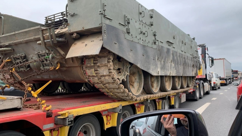 Рашисти згадали про рідкісний загороджувач УМЗ-Г на Т-72, який кудись везуть