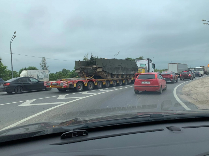 Рашисти згадали про рідкісний загороджувач УМЗ-Г на Т-72, який кудись везуть