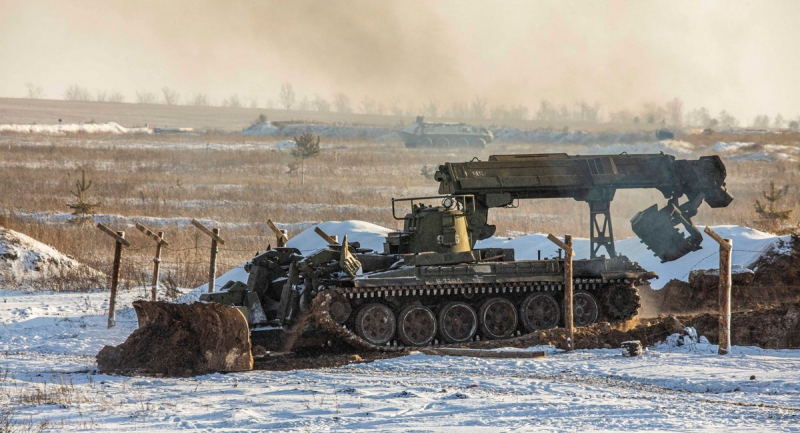 Військові армії РФ відпрацьовують застосування ИМР-2 напередодні вторгнення в Україну, грудень 2021 року
