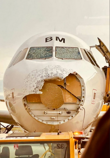  Экстремальный полет: аномальный град напугал пассажиров и серьезно повредил Airbus A320 в воздухе. ФОТО 