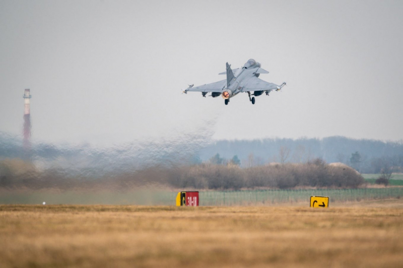 Ніхто Gripen на паузу не ставив: Україна не зупиняла перемовини зі Швецією