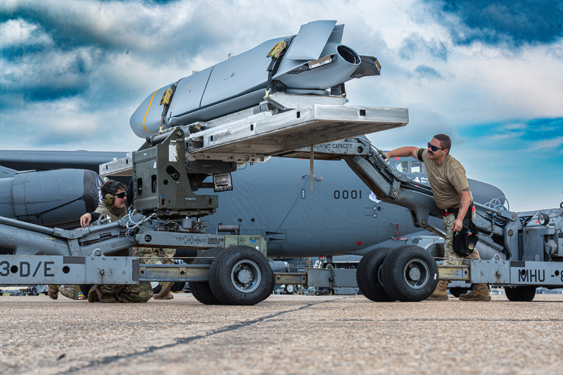 Авіаційна крилата ракета AGM-158 JASSM. Фото: Aaron Hill, U.S. Air Force