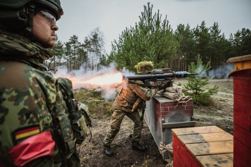 Допомога Німеччини Україні озброєнням: скорочена, скасована чи залишається у силі - розбираємось