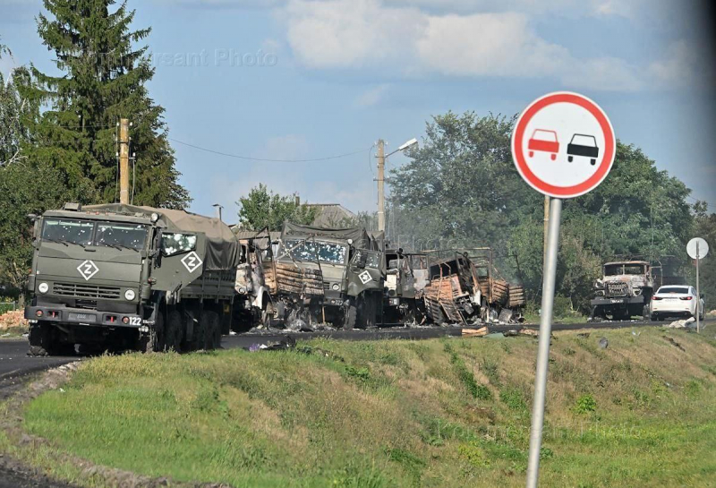 Уражена колона російської техніки біля Октябрського на Курщині, фото з відкритих джерел