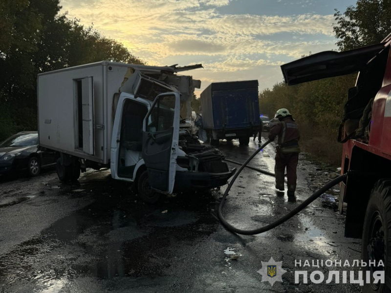  На Сумщині зіткнулися дві вантажівки 