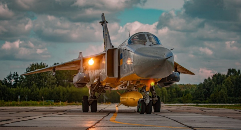 Су-24М Повітряних Сил ЗСУ із крилатими ракетами Storm Shadow/Scalp-EG, фото ілюстративне