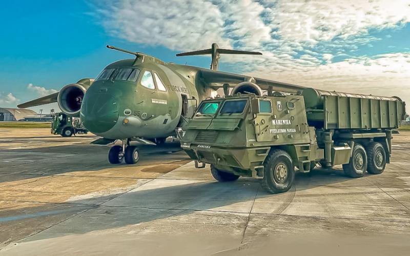 ASTROS II із ПКР Mansup перед завантаженням в KC-390, фото наводить Infodefensa