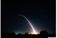 Неозброєна міжконтинентальна балістична ракета Minuteman III стартує під час експлуатаційних випробувань на базі космічних сил Ванденберг.