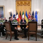 Пан Трамп дав зрозуміти, що готовий підтримати мирний план, який підтримує Європа, без розгортання американських військ. Фото: Ендрю Кабальєро-Рейнольдс/AFP via Getty