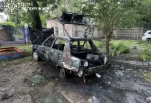 У Запоріжжі внаслідок російського удару постраждали три жінки 47, 79 та 80 років, згоріло два автомобілі, пошкоджено ще 10 машин і багатоповерхівку.