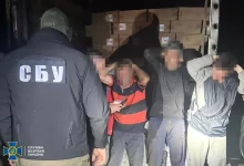 Служба безпеки України спільно з ГУР МО та ВМС ЗСУ затримала в Одесі чотирьох учасників контрабандного каналу, які працювали на фсб рф.
