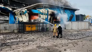 Російська атака по Дніпру: горить термінал «Нової пошти», працюють рятувальники