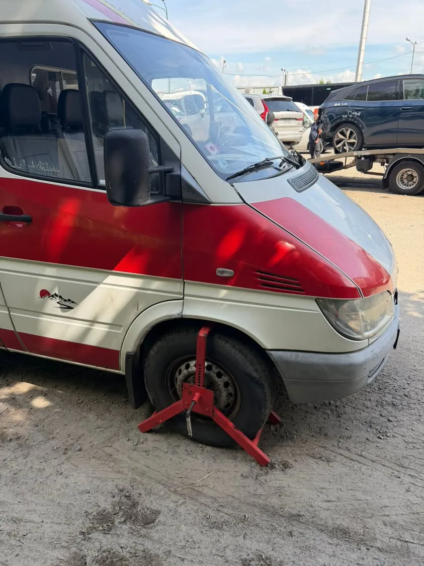 На пункті пропуску «Шегині» виявили викрадений у Німеччині Mercedes