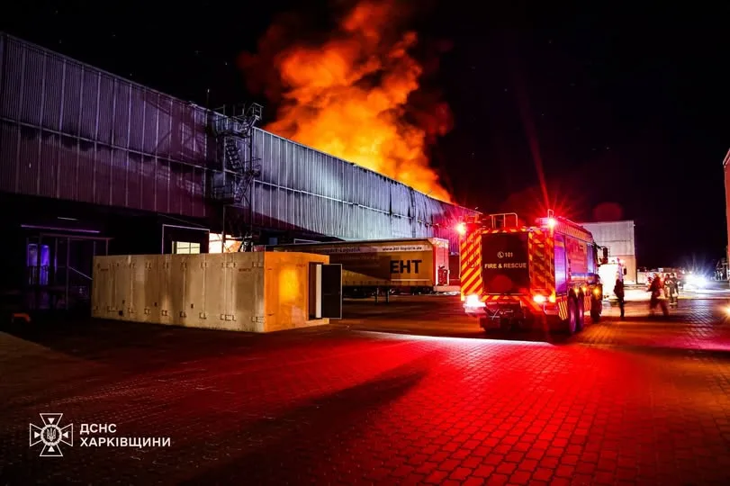 Нічна атака БпЛА по Харкову: удар по складській будівлі поштового відділення