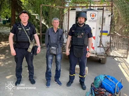 На Донеччині евакуаційна група «Фенікс» ДСНС вивезла 21 людину з прифронтових громад