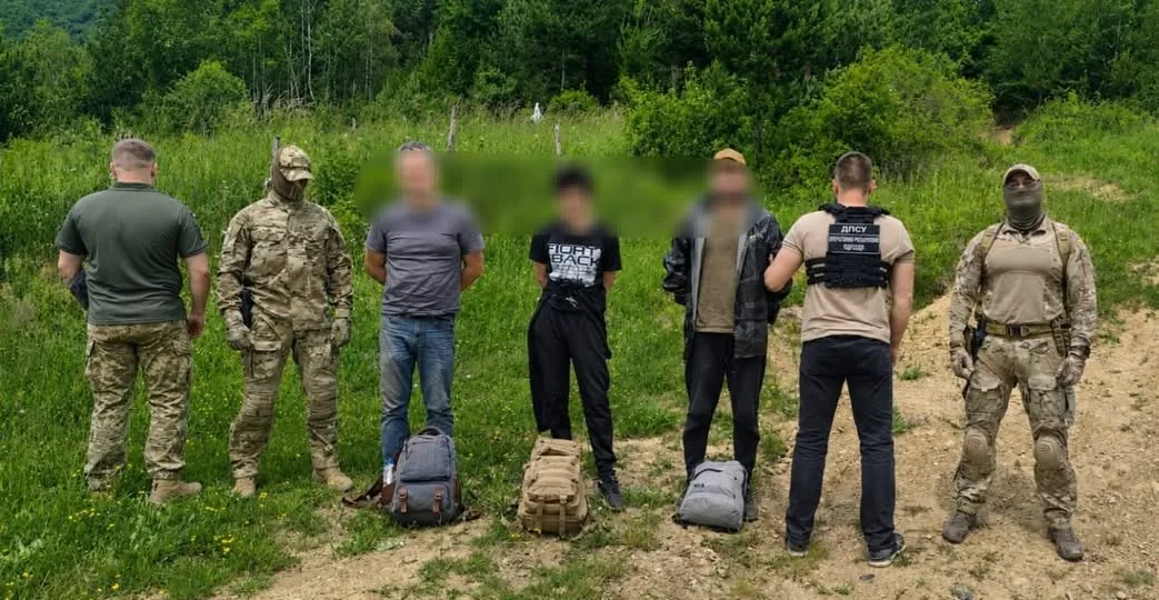 На кордоні зі Словаччиною затримали трьох порушників з різних областей України