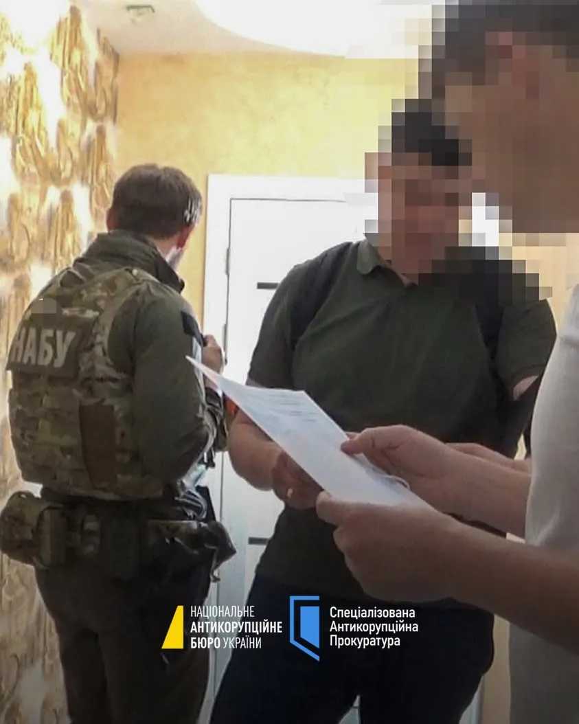 НАБУ та САП викрили схему відкатів на ремонті доріг у Полтаві