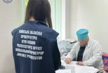 На Київщині лікарю повідомили про підозру через ненадання допомоги 3-річній дитині з хімічними опіками