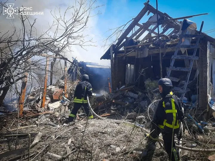 Росіяни знову обстріляли житловий сектор на півдні Одещини: є поранені