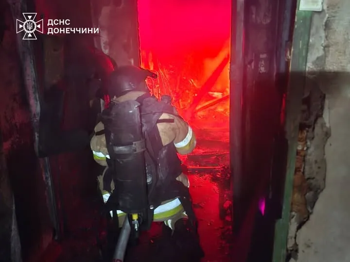 Атаки російських БпЛА на Донеччині: поранені двоє людей та численні пожежі