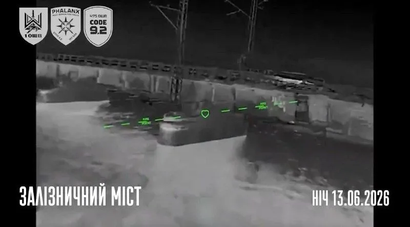 Повідомляється про удари по мостах і переправах на шляху до окупованого Криму
