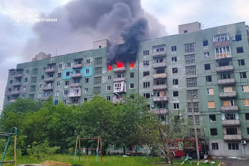 Понад 20 російських ударів по Донеччині за добу: пожежі у Слов’янську, Краматорську та інших містах