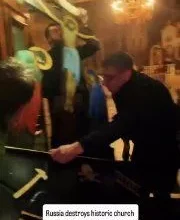 Показали евакуацію святинь з Успенського собору Києво-Печерської лаври після російської атаки