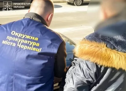 У Чернівцях судитимуть підрядника та інженера технагляду за неякісний ремонт вулиці Хотинської