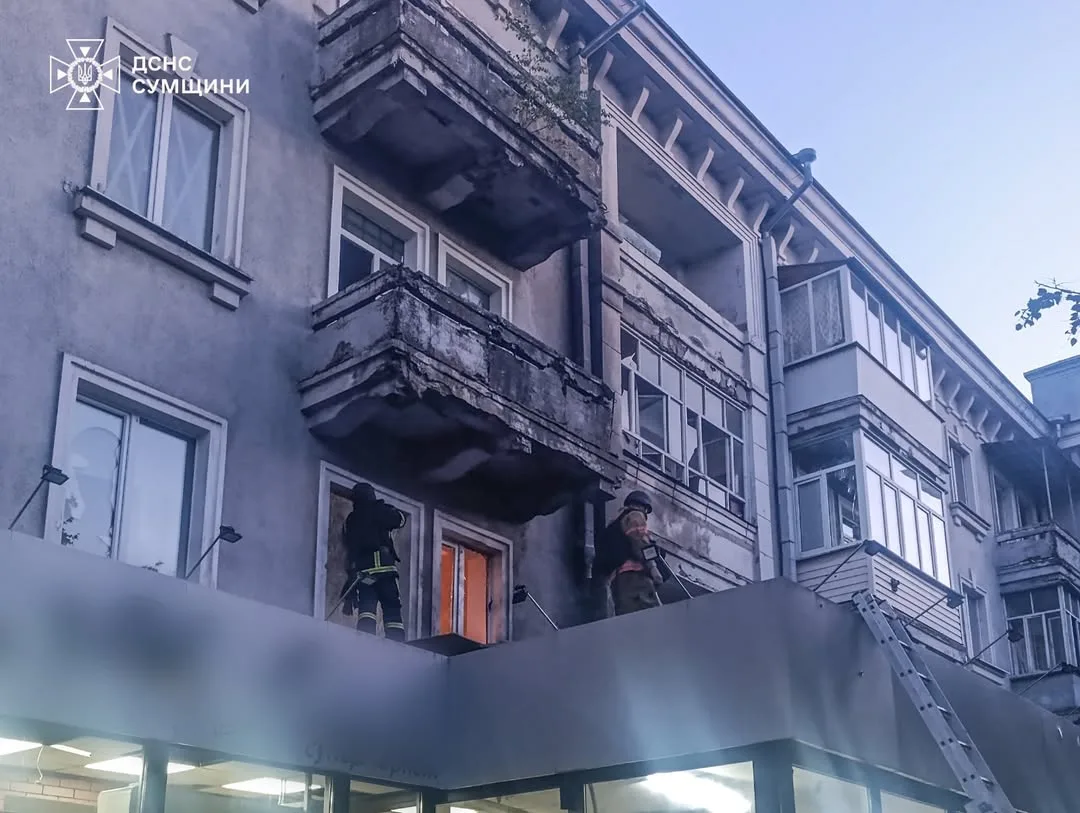 У Шостці російський дрон атакував житловий сектор, поранені жінка і дитина