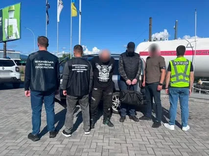 На Закарпатті викрили двох осіб, підозрюваних в організації незаконного переправлення призовника через кордон